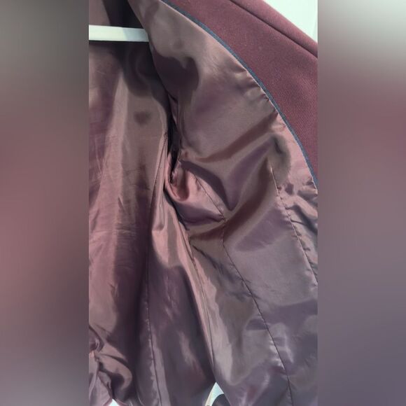 GAP Blazer - Burgundy - Two pockets - Size 10 - Ribbed-type Texture - Picture 6 of 9